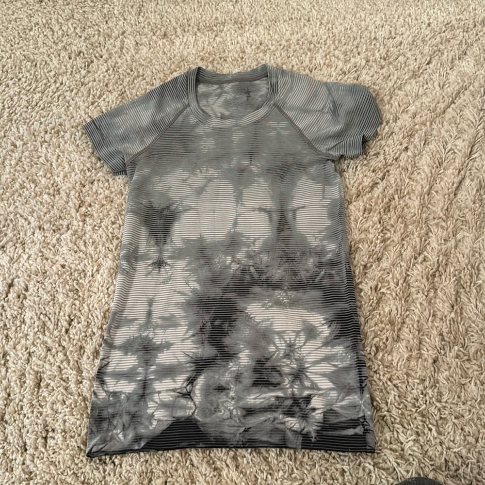 Old color lululemon, swiftly size 4